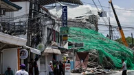 Al menos 19 desaparecidos tras derrumbarse un edificio en Filipinas