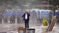 La Policía evacúa la sede del opositor Partido Socialdemócrata en Ankara ante la disputa por el liderazgo