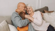 Vivir con tus abuelos puede darte derecho a una deducción muy interesante en la Renta: estos son los requisitos