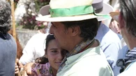 Francisco y Tana Rivera emocionan en El Rocío con su abrazo más íntimo ante la Virgen