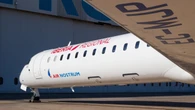 Un avión de Air Nostrum impacta contra la viga de una carpa durante el despegue