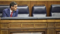 La prensa internacional retrata al "superviviente" Sánchez "contra las cuerdas" y con el comodín de Franco activado
