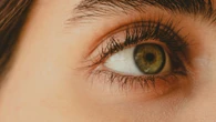 La nueva técnica que va a destronar a las extensiones y al lifting para realzar tu mirada sin maquillaje