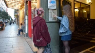Los jóvenes, cada vez más cerca de la pobreza: ocho de cada diez no puede emanciparse y el 90% depende de sus padres