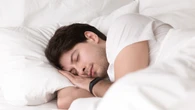Estos cinco consejos para dormir parecen útiles, pero según una experta podrían estar arruinando tu descanso