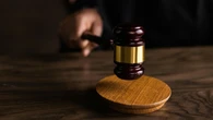 La justicia condena a una empresa a pagar 6.251 euros de indemnización a un padre por negarle sin justificación un cambio de turno para cuidar a su hija