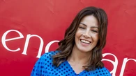 Virginia Troconis tiene la blusa de lunares que transforma unos vaqueros clásicos en el look más elegante del verano en Sevilla