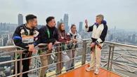 ‘Universo Calleja’ aterriza en China: los nuevos famosos que acompañan al aventurero de Mediaset