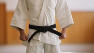 Así es el truco japonés que mejora tu postura y bienestar en minutos