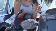 "Bendecidas": las gemelas siamesas Abby y Brittany Hensel sorprenden con una foto viral junto a un bebé