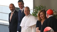 Sánchez, reunión de 20 minutos con el Papa, y gritos de "fuera, fuera"