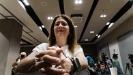 La pasarela del poder: Leire Díez o cómo vestir para ser mirada. Los códigos de la «fontanera»