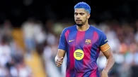 Ronald Araújo viaja a Barcelona para tratar unas molestias musculares