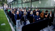 6.000 personas despiden a Armani en el primer día de su capilla ardiente: las celebridades que han dado su último adiós