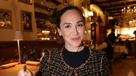Tamara Falcó recupera la chaqueta chanelera que nunca falla y confirma el uniforme más elegante para las noches de primavera