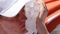 Qué hay detrás de los problemas de Jannik Sinner con el calor en los partidos más duros