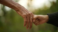 El proverbio español que explica por qué la edad no importa en el amor: “Mejor amar a un anciano que sabe lo que es”