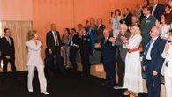 La Reina Sofía confirma que Alejandro de Miguel se ha convertido en su diseñador de cabecera con el traje más elegante y favorecedor del verano