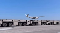 China muestra una catapulta electromagnética formada por tres camiones para el lanzamiento de drones de gran tamaño