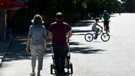 “No nos dejaron ni sentarnos”: la crítica a una pizzería que ha generado polémica por no atenderla por acudir con carros de bebés