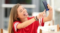 ¿Qué es la "selfiefobia" y la" selfitis"?: cómo distinguirla y cuáles son sus riesgos para la salud mental
