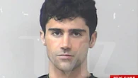 Detenido el actor Max Ehrich, ex de Demi Lovato, por un presunto delito de violencia doméstica