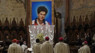 El primer santo millennial será canonizado este domingo después de que se aplazara la ceremonia por la muerte de Francisco
