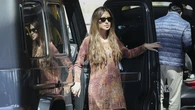 Sara Carbonero ya ha estrenado el vestido de punto más bonito de la primavera y lo combina con botas altas