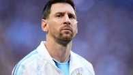 Polémica por los besos en directo de Messi a una periodista