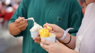 ¿Es bueno tomar helado para el dolor de garganta? Un farmacéutico responde: “Te puede ayudar…”