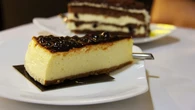 La receta de repostería perfecta para este verano y que exime de la necesidad de usar el horno: tarta de queso y café