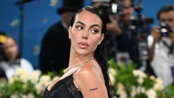Georgina Rodríguez deslumbra en París con el look blanco más elegante y favorecedor del otoño