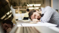Estás cansado y sin ánimos todo el día: estos son los cinco hábitos diarios que te hacen sentir así