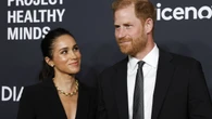 Meghan Markle recupera el poder del traje negro en Nueva York con su look más elegante y minimalista