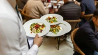 “Siempre se ha trabajado así”: un hostelero explica por qué cuesta cambiar los horarios del sector