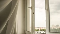 ¿Puertas abiertas o cerradas? Expertos explican cómo refrescar mejor la casa en verano