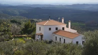 El pueblo de 30 habitantes que ofrece para familias casa gratis y trabajo a cambio de vivir en su paraje natural