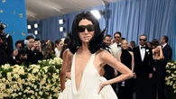 Todo lo que ha hecho en el mundo de la moda Vera Wang a sus 77 años