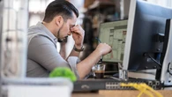 El mito de las "cuarenta horas semanales": el motivo por el que llevas años trabajando más horas anuales de las que deberías
