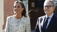 El primer look del otoño de la Reina Letizia es todo tendencia eterna: la chaqueta de tweed más elegante