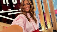 Nuria Roca tiene claro que para acabar septiembre necesitamos una camisa con corbata para ser la más fashion de la oficina