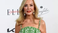 Carmen Lomana confirma en Mallorca que el vestido de rayas parisino sigue siendo el más elegante y favorecedor de su maleta