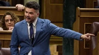 El día que Rufián hizo "jurar y perjurar" a Sánchez que nunca verían "P.S." en un papel