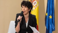 Elma Saiz atribuye el error en el envío de un migrante de 19 años de Canarias a Extremadura como menor a la "irresponsabilidad" del PP