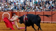 Trofeos, cogidas, toreo, valor... relato inconcluso en Sevilla