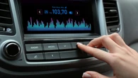 Un estudio revela que la clave para dejar de marearte en el coche está en tu salpicadero