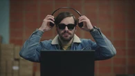 El maestro en escuchar el delito