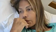 Ivonne Reyes reaparece en el hospital, escayolada tras ser operada de urgencia