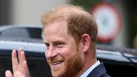 La prensa inglesa explica que el Príncipe Harry quiere reconciliarse con su familia y que "Es evidente que ahora se arrepiente de algunas de sus acciones"
