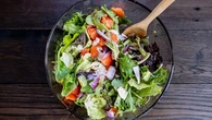 La ensalada definitiva con la que se pueden adelgazar muchos kilos: puedes comerla hasta llenarte y aún así bajarás de peso